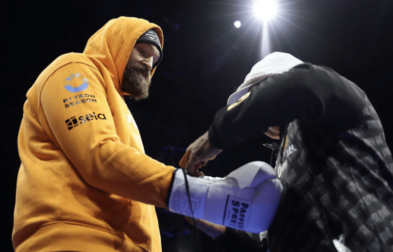 Fury révèle peu de choses pendant l'entraînement médiatique