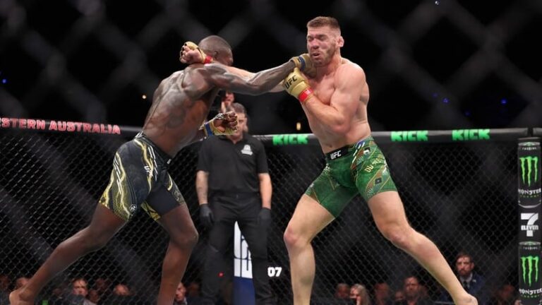 Israel Adesanya prévoit de faire une déclaration lorsqu'il affrontera Nassourdine Imavov à l'UFC Arabie Saoudite