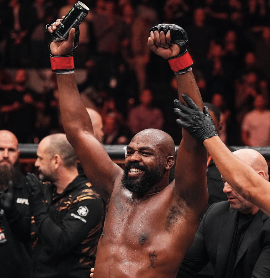 Jon Jones répond aux affirmations de Tom Aspinall Ducking