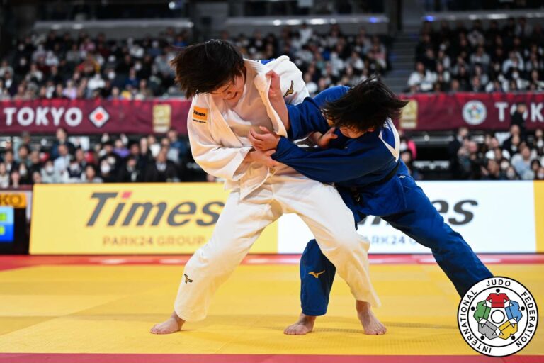 Mayu Honda se joint à la fête des médailles japonaises