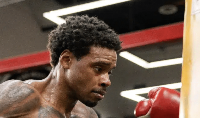 Spence fait allusion à son retour