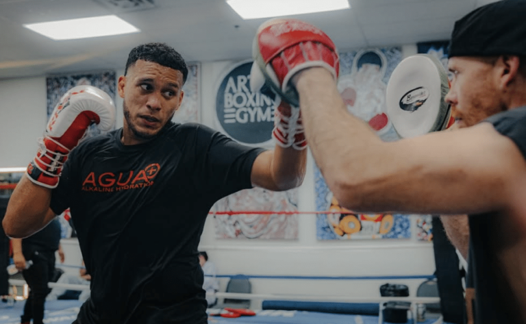 Benavidez dit que Canelo a peur de se battre