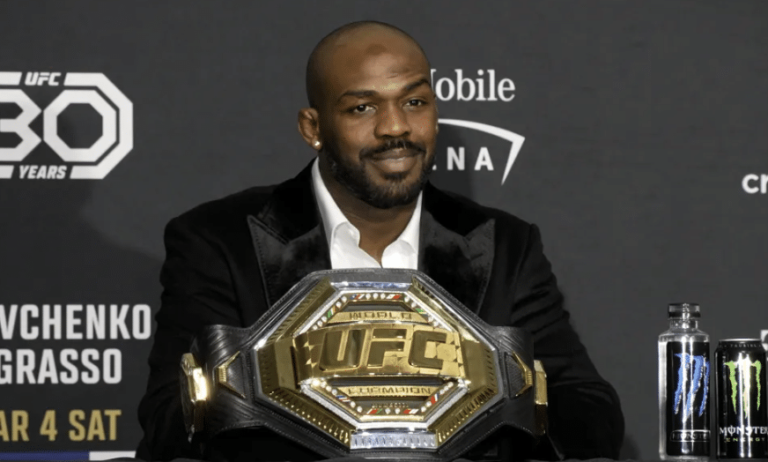 Cormier répond à la demande de 30 millions de dollars de Jones pour le combat contre Aspinall