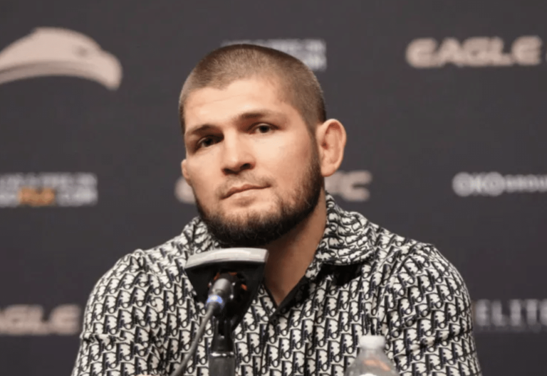 Dana White réagit au retrait de Khabib du vol FlyFrontier