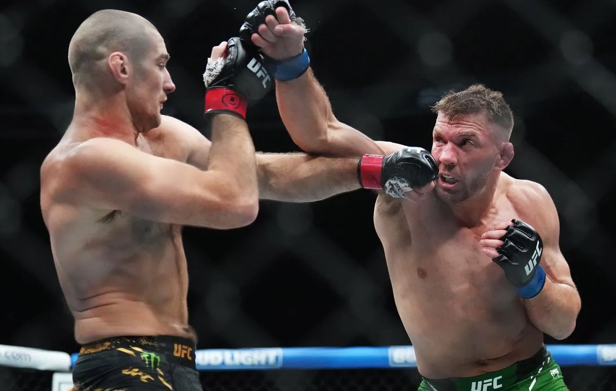 Dricus du Plessis rejette l'idée de Sean Strickland pour une bagarre debout à l'UFC 312