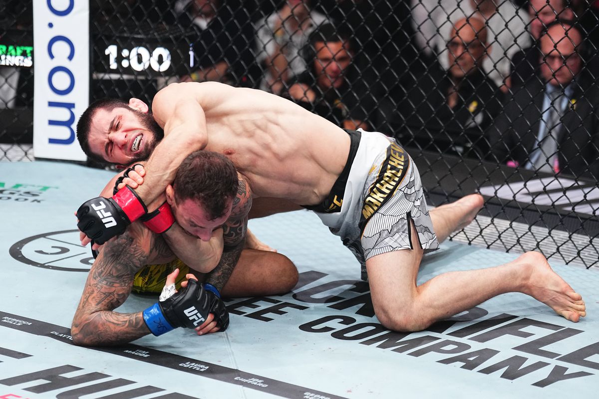 Islam Makhachev fait un travail rapide pour le remplacement tardif du challenger pour le titre UFC Renato Moicano