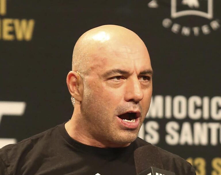 Joe Rogan réagit au retrait de Khabib de Frontier Airlines