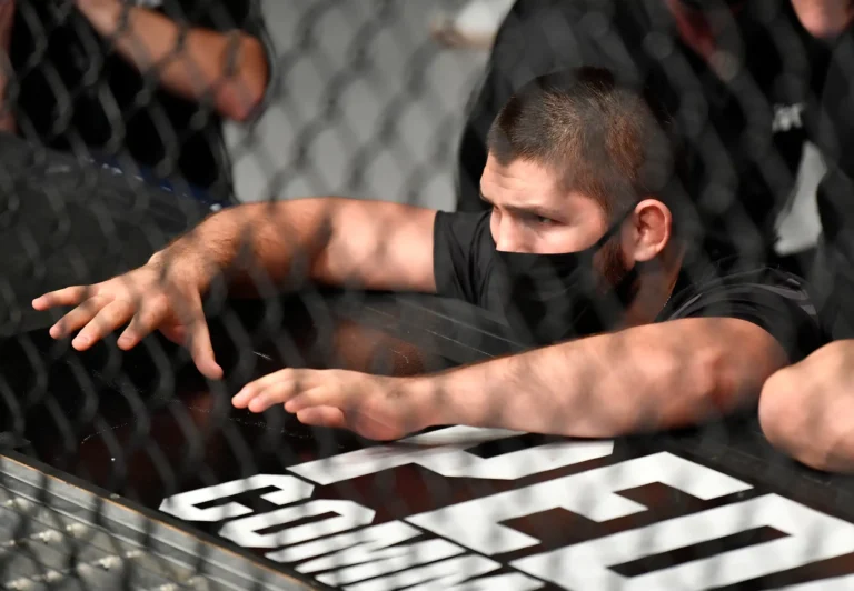 Khabib Nurmagomedov commente sa vie d'entraîneur alors que ses combattants se préparent pour l'UFC 311