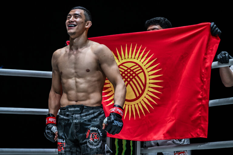 « Les juges ne sont pas nécessaires » – Akbar Abdullaev vise une autre victoire rapide dans sa tentative pour le titre mondial contre Tang Kai