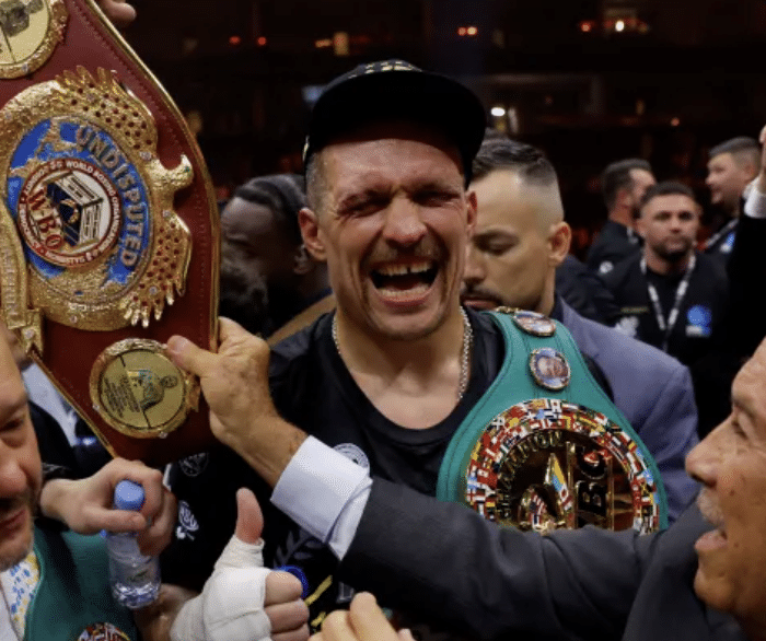 USYK pourrait quitter ses ceintures poids lourds