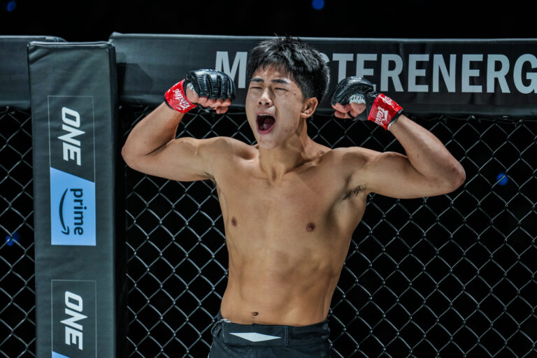 3 combats avec les jeunes stars Hyu, Shimon et Adrian Lee ont ajouté à un 172 au Japon