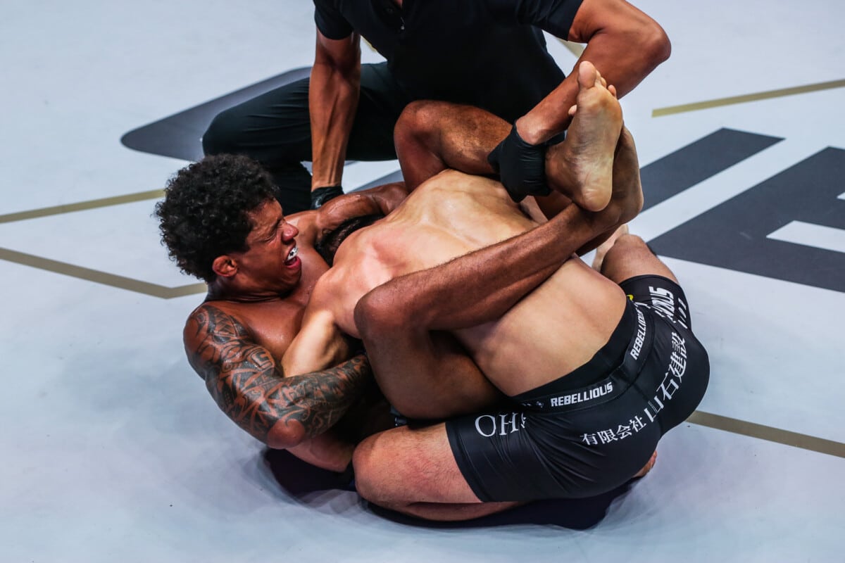 Adriano Moraes devrait affronter Yuya Wakamatsu à un 172 en mars