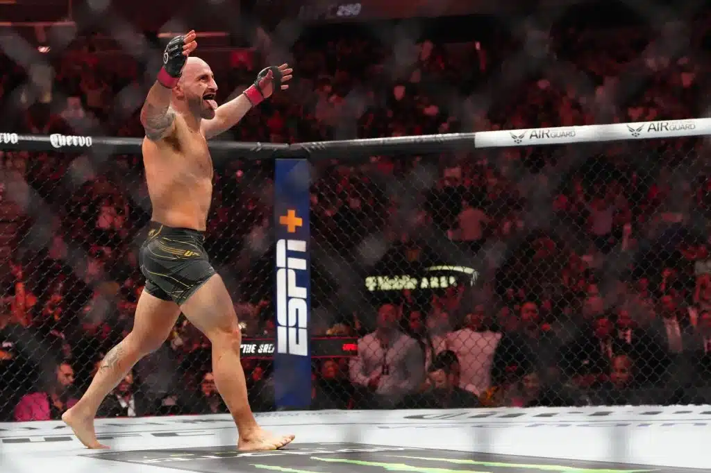 Alexander Volkanovski envoie un message à Diego Lopes avant leur match d'avril