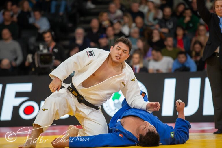 Hyoga OTA bat Bashaev dans la finale des poids lourds à Baku