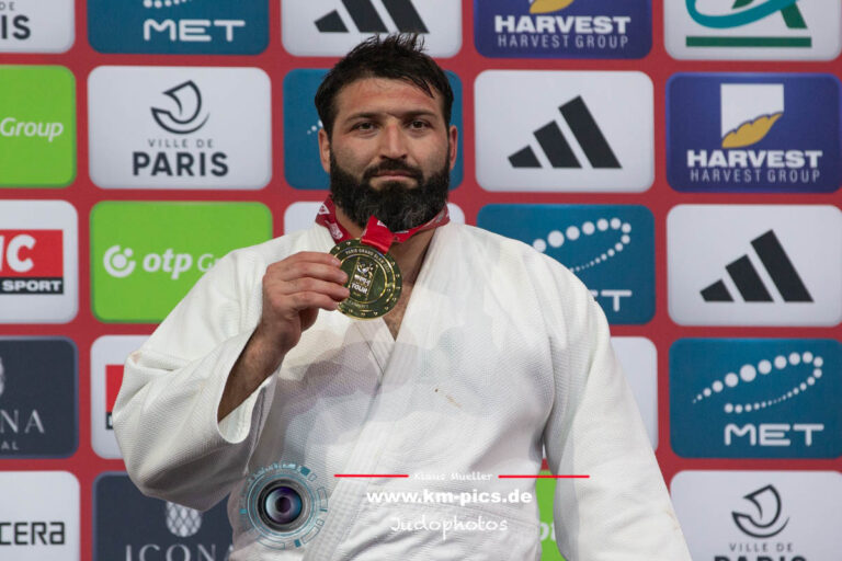 INAL TASOEV se produit toujours à Paris