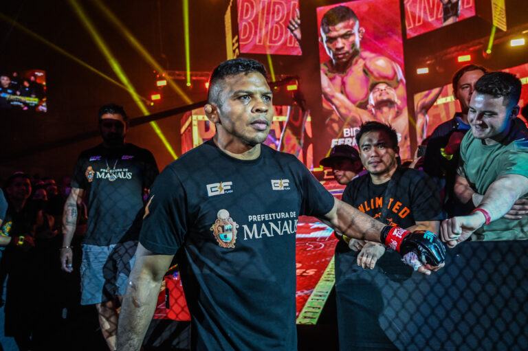 «  J'adore le coaching '' – avec une retraite qui se profile, la légende du MMA Bibiano Fernandes embrasse un nouveau chapitre