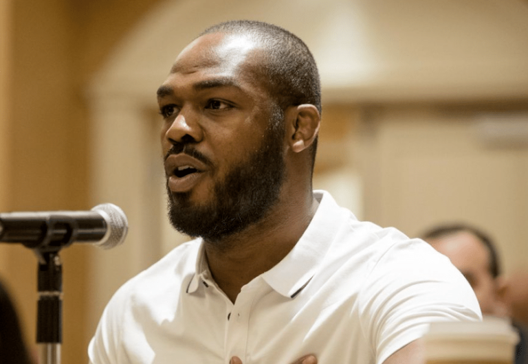 Jon Jones s'associe à Healthcare Reform Group