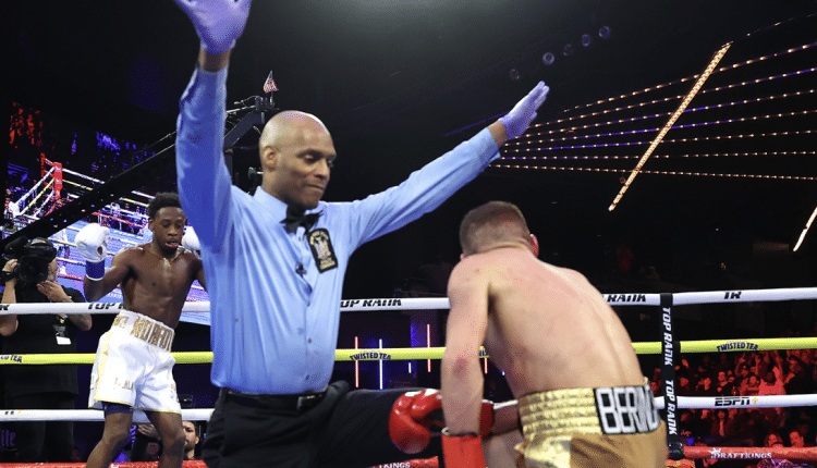Keyshawn Davis Kos Denys Berinchyk pour remporter le titre léger WBO