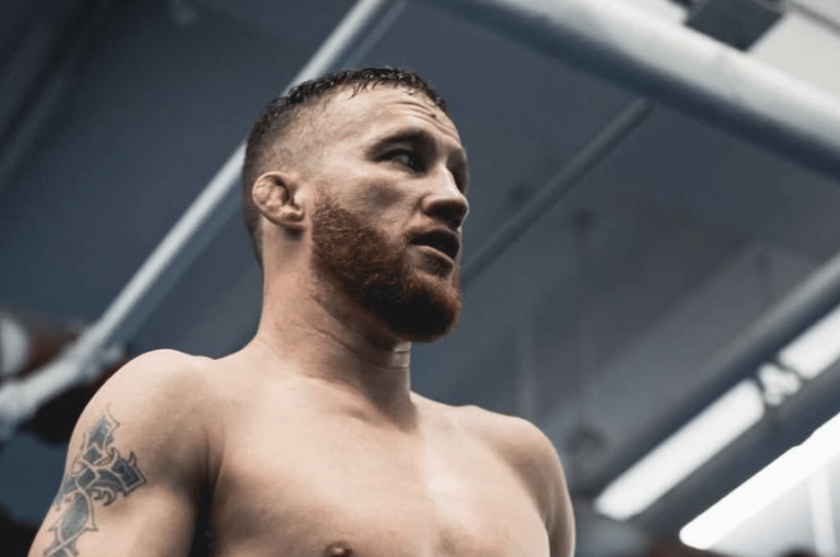 Les combattants s'alignent pour affronter Gaethje après le retrait de Hooker