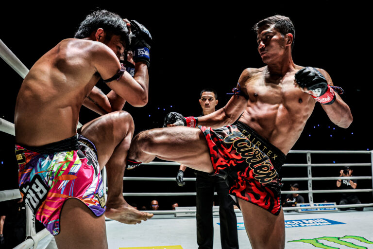 Un vendredi combat 98 résultats: Chartpayak va 6-0 en un contre Kongchai, Nong Oh fait ses débuts avec style avec KO de 53 secondes