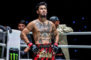 Suakim Sor Jor Tongprajin Komawut FA Group un vendredi combat 100 4