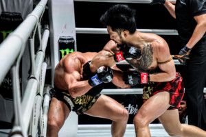 Suakim Sor Jor Tongprajin Komawut FA Group un vendredi combat 100 8