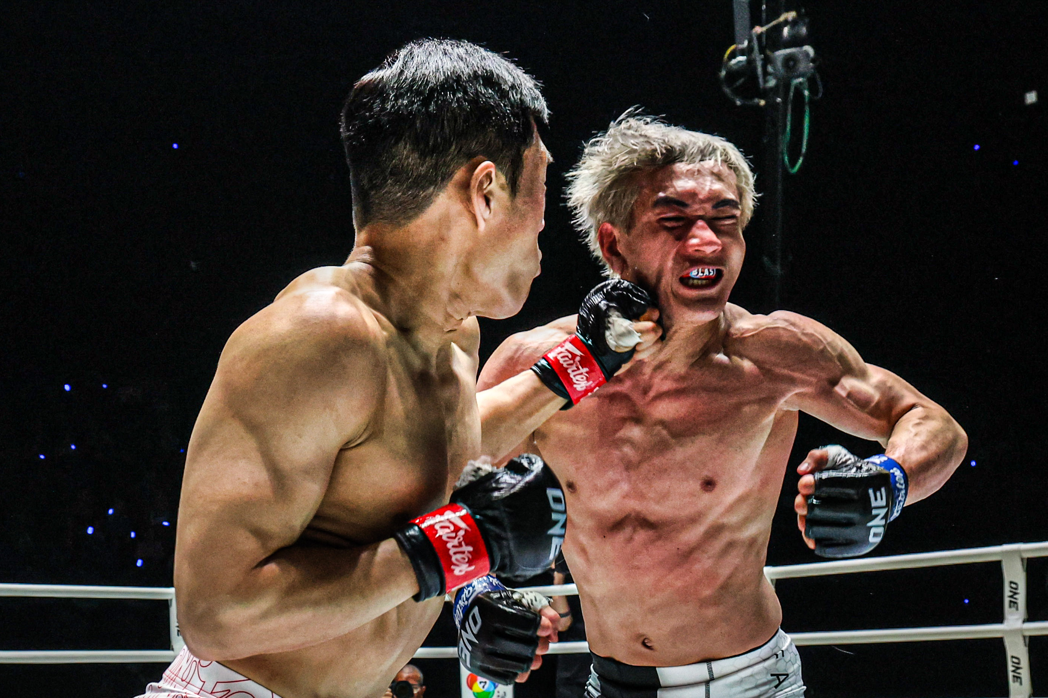Jang Seon Gyu Katsuaki Aoyagi un vendredi combat 100 12.jpg