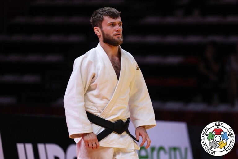 Ayub Blov capture la deuxième victoire du Grand Chelem