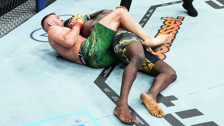 Dricus du Plessis Eyes Record de poids moyen d'Anderson Silva