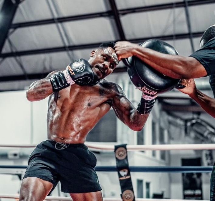 Jermell Charlo laisse entendre un retour de boxe
