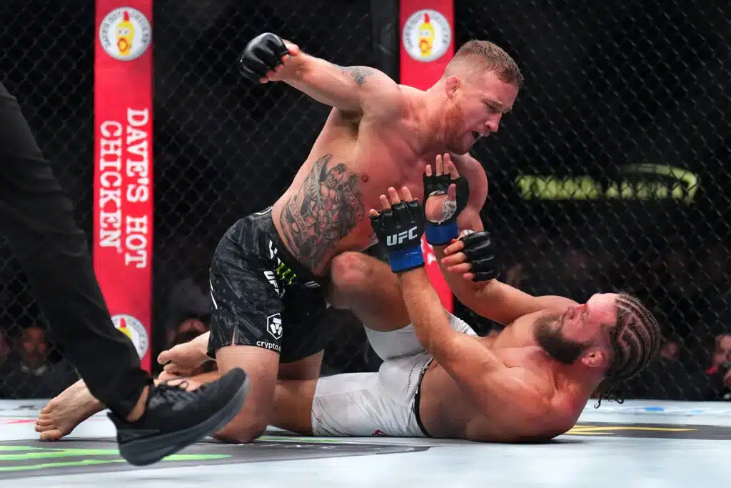 Justin Gaethje victorieux après une guerre de 15 minutes avec Rafael Fiziev