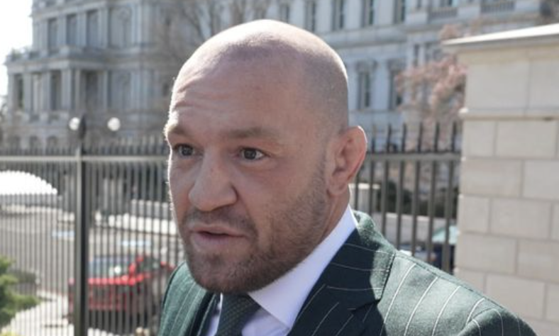 Le retour de l'UFC de McGregor incertain au milieu des plans politiques