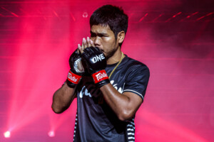 Muangthai Pk Saenchai Ibragim Abdulmedzhidov, un vendredi, combat 100 35