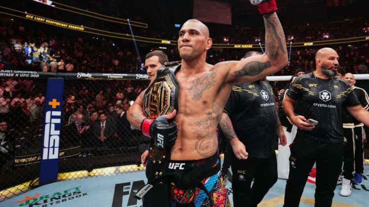 Pourquoi Chael Sonnen estime qu'Alex Pereira devrait se battre contre les poids lourds
