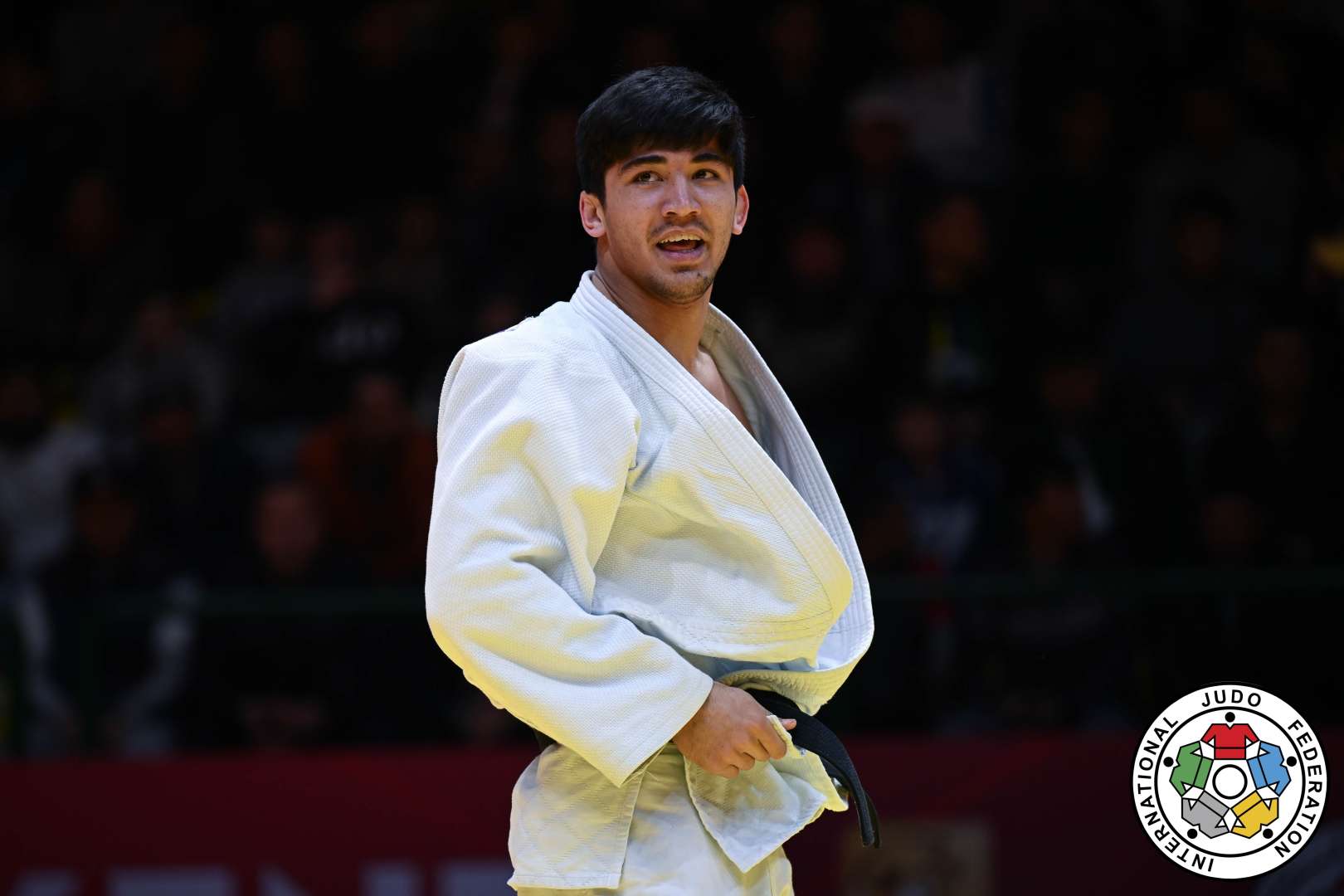 Shakhzodxuja Sharipov propose une autre médaille d'or à Homecrowd Uzbek