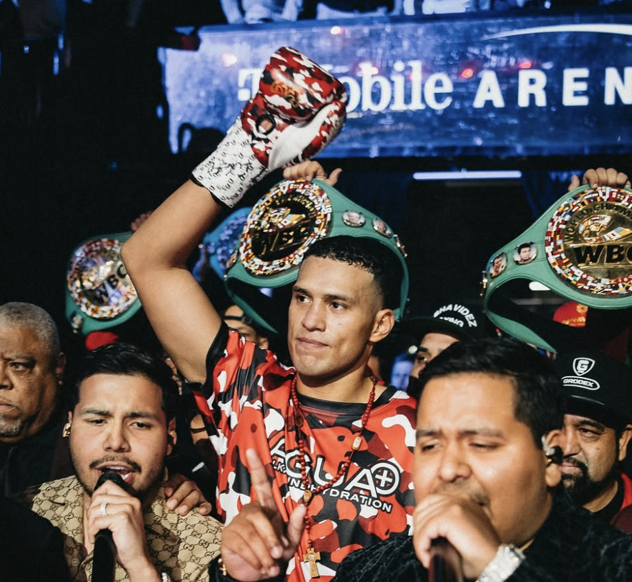 Benavidez devient champion du WBC après que Bivol a quitté