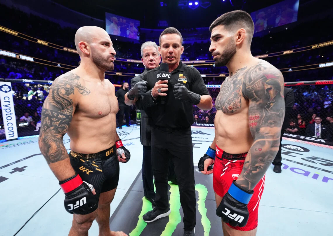 Alexander Volkanovski touche à Ilia Topuria annuler le titre de poids plume à l'UFC 314 Média Day