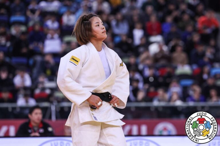 La championne olympique Uta Abe en fait assez pour l'or au retour national