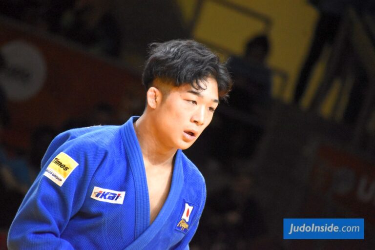 Les champions olympiques Abe et Nagase oublient de prendre des médailles dans des ressortissants japonais