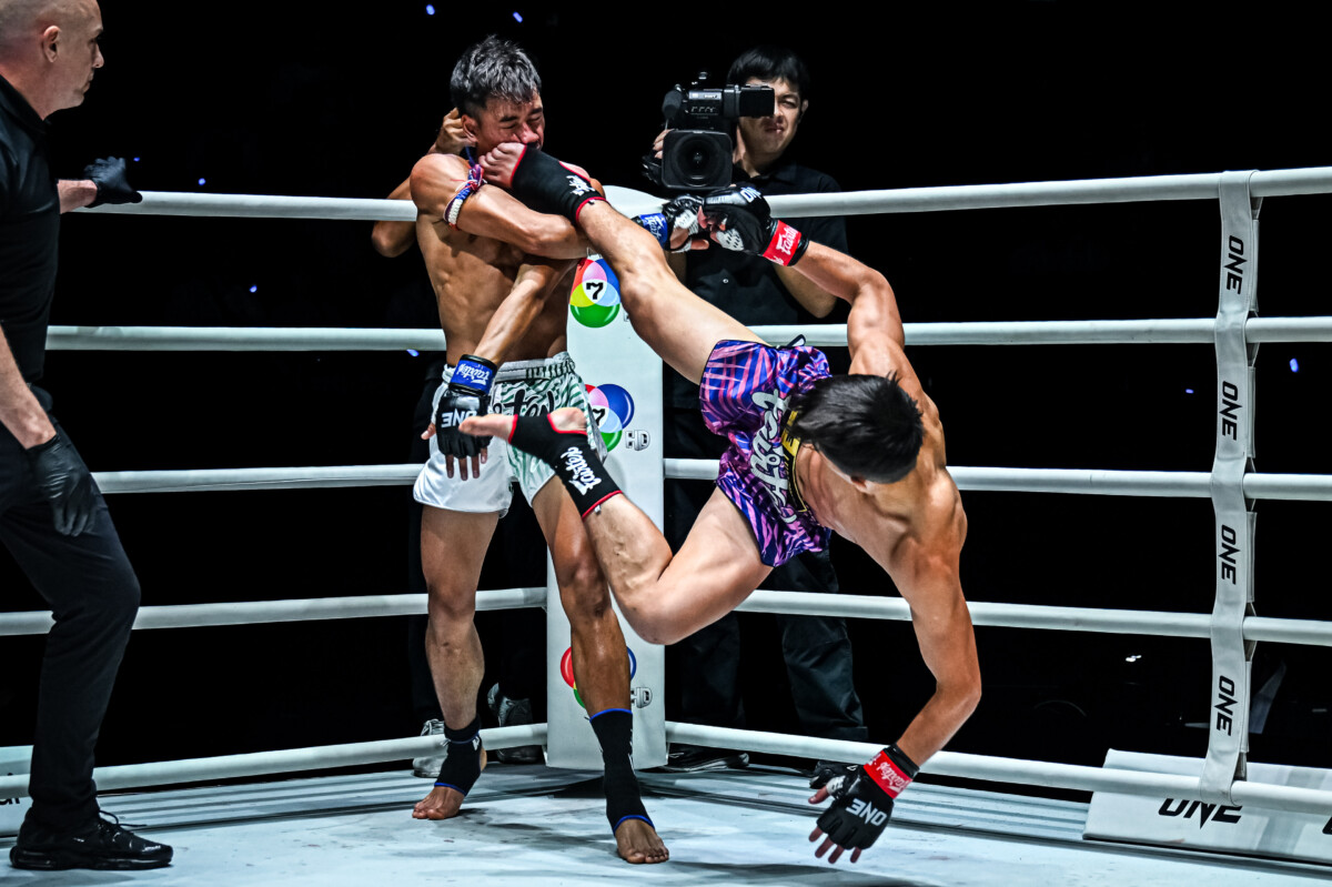 Khasan Salomov Payakrut Suajantokmuaythai Un vendredi combat 106 44