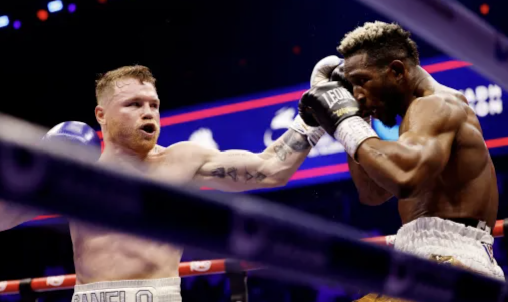 Canelo bat Scull dans un snoozefest
