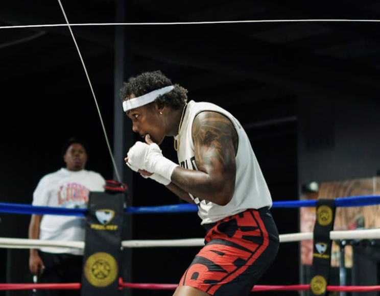Charlo présente des plans après le combat de la mise au point