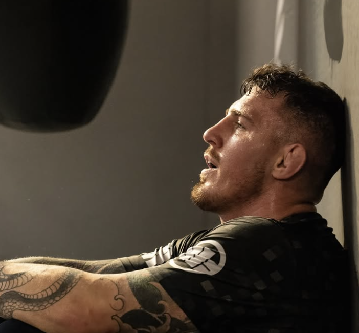 Aspinall: Attendre Jones est plus difficile que mes problèmes de blessure antérieurs