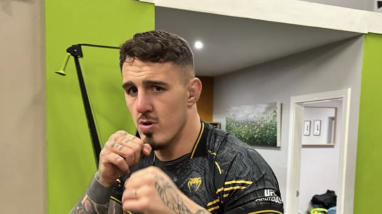 Aspinall fait allusion à son retour
