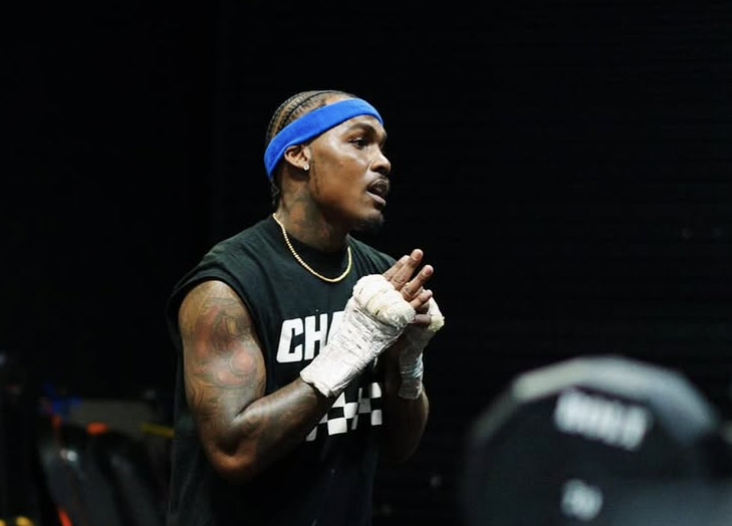 Charlo ciblant Canelo | Combattre les sports