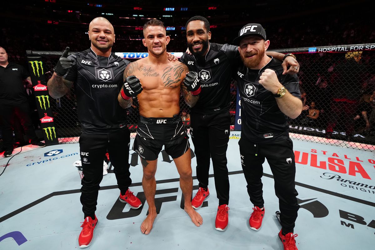 L'entraîneur Mike Brown sur Dustin Poirier a pris sa retraite après l'UFC 318 - "Ne dites jamais jamais"