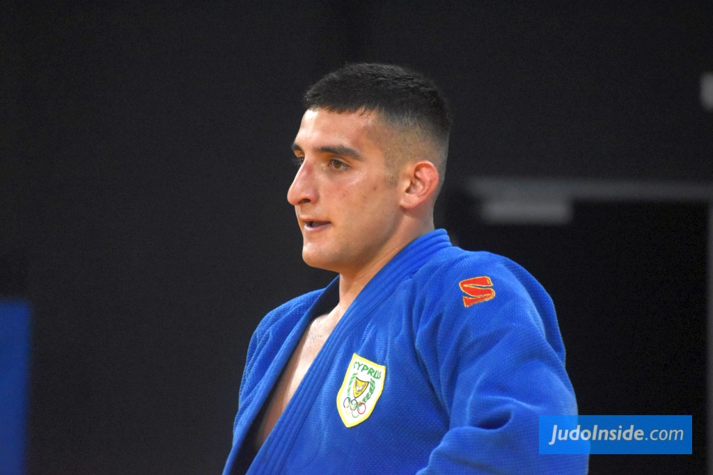 L'équipe de judo de Chypre visant des médailles record de transport aux matchs des petits États