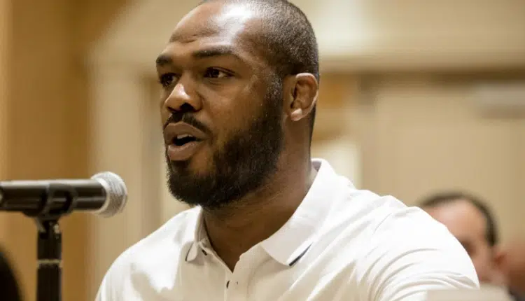 Plus de 80 000 fans signent une pétition pour dépouiller Jon Jones de titre