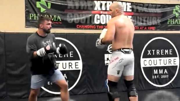 Session de formation de Sean Strickland avec le titulaire du titre BKFC Mike Perry