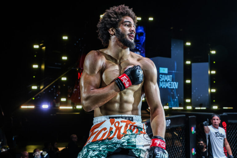 «  Vous pouvez chasser davantage vos rêves '' – La star suisse MMA Maurice Abevi s'adresse à son déménagement critique en Thaïlande